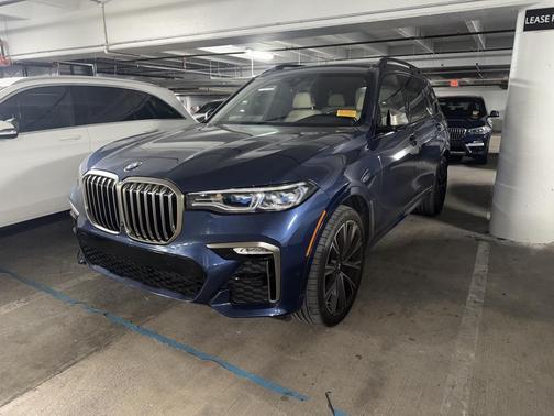 2022 BMW X7 M50i