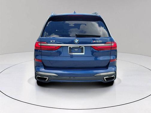 2022 BMW X7 M50i