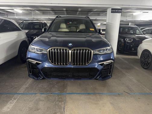 2022 BMW X7 M50i