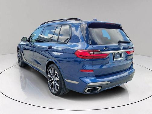 2022 BMW X7 M50i
