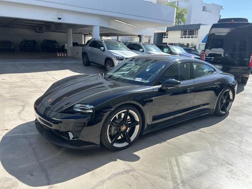 2022 Porsche Taycan GTS