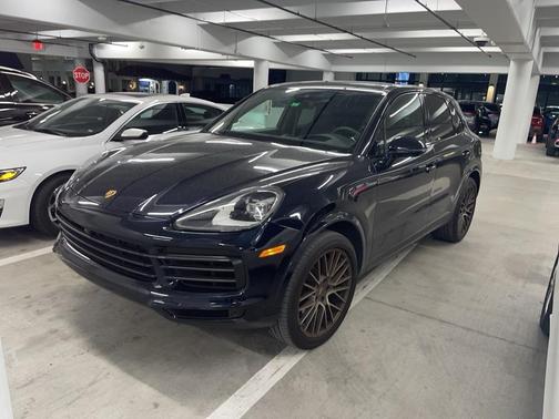 2023 Porsche Cayenne Platinum Edition