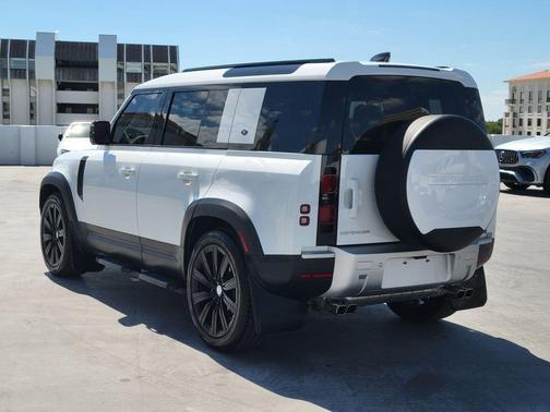 2024 Land Rover Defender P300