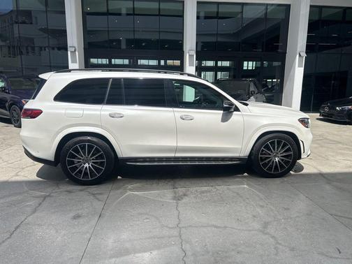 MANUFAKTUR Diamond White Metallic 2023 Mercedes-Benz GLS 580 Base 4MATIC