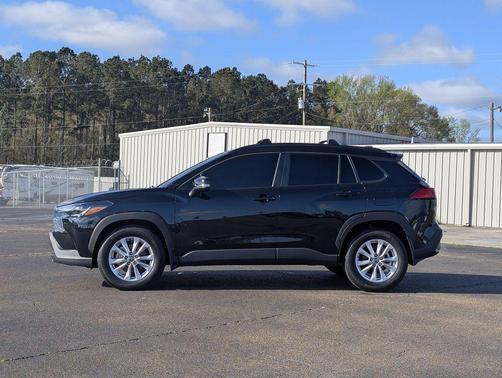 2025 Toyota Corolla Cross LE