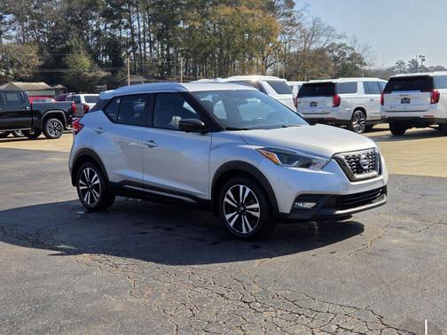 2019 Nissan Kicks SR