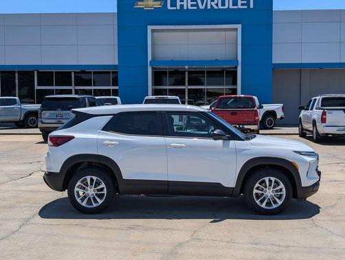 Summit White 2026 Chevrolet Trailblazer LS