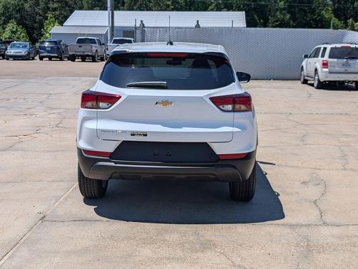 Summit White 2026 Chevrolet Trailblazer LS