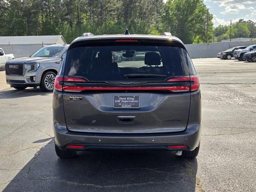 Granite Crystal Metallic Clearcoat 2023 Chrysler Pacifica Limited