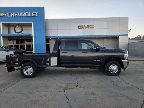 2022 RAM 3500 Tradesman Crew Cab 4x4 8' Box