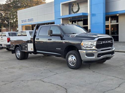 2022 RAM 3500 Tradesman Crew Cab 4x4 8' Box
