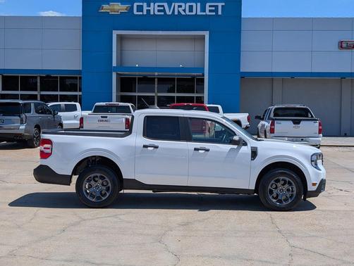 Oxford White 2025 Ford Maverick XLT