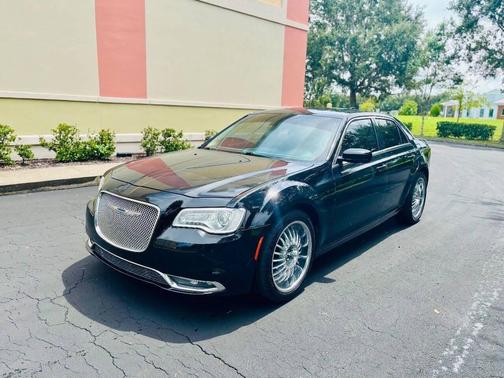 2018 Chrysler 300 Touring