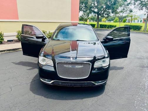 2018 Chrysler 300 Touring