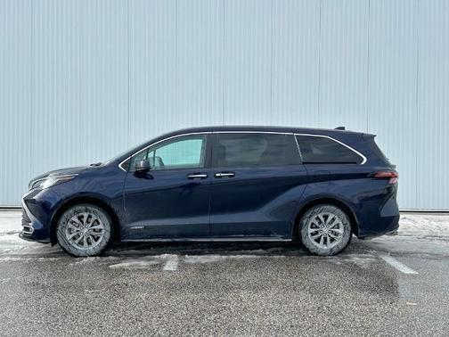 2021 Toyota Sienna XLE