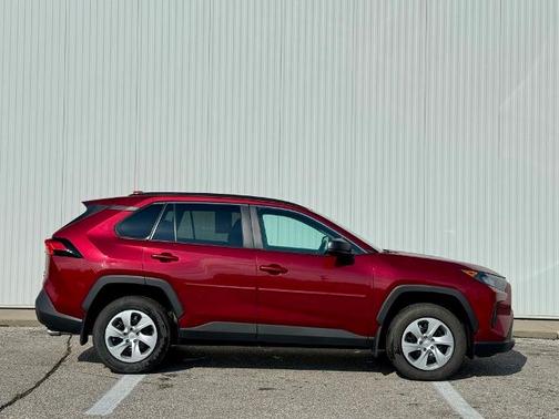 2020 Toyota RAV4 LE