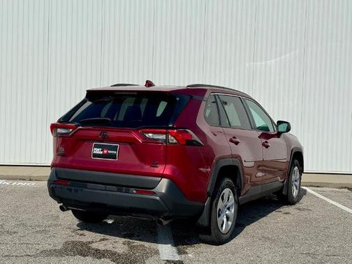 2020 Toyota RAV4 LE