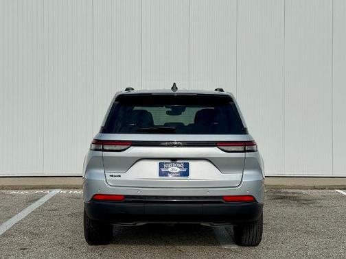 2024 Jeep Grand Cherokee LAREDO