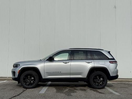 2024 Jeep Grand Cherokee LAREDO