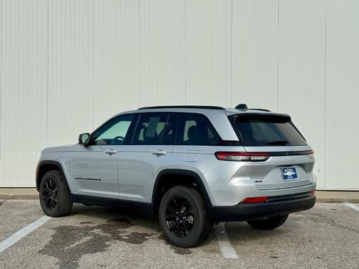 2024 Jeep Grand Cherokee LAREDO