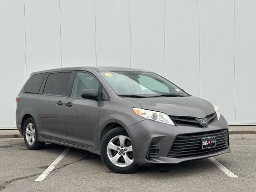 2018 Toyota Sienna L 7 PASSENGER