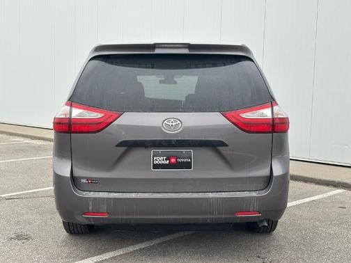 2018 Toyota Sienna L 7 PASSENGER