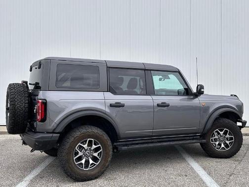 CARBONIZED GRAY METALLIC 2023 Ford Bronco BADLANDS