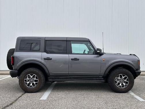 CARBONIZED GRAY METALLIC 2023 Ford Bronco BADLANDS