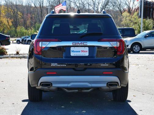 2023 GMC Acadia SLT