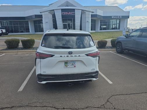 2021 Toyota Sienna XSE 7 Passenger