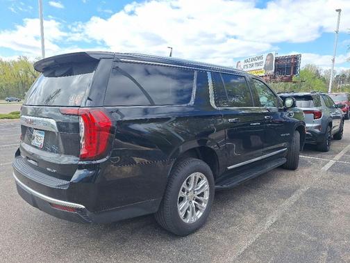 Onyx Black 2022 GMC Yukon XL SLT