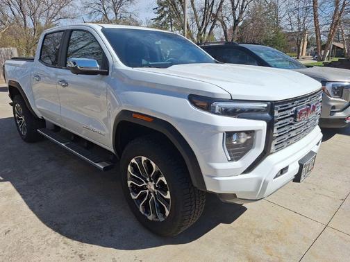 Summit White 2025 GMC Canyon Denali