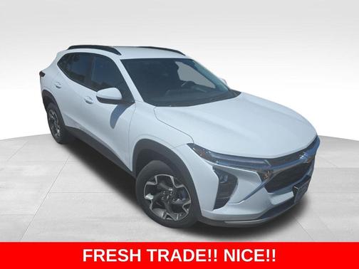 Summit White 2024 Chevrolet Trax LT