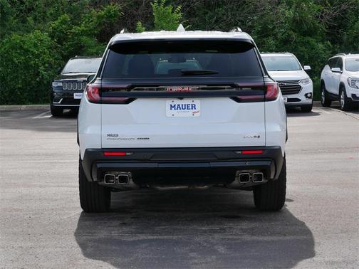 2024 GMC Acadia AT4