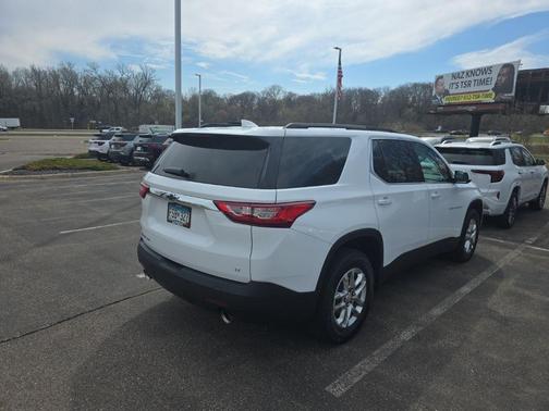 Summit White 2020 Chevrolet Traverse LT Cloth