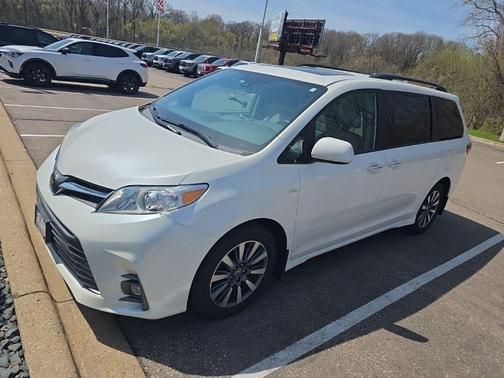 Blizzard Pearl 2020 Toyota Sienna XLE