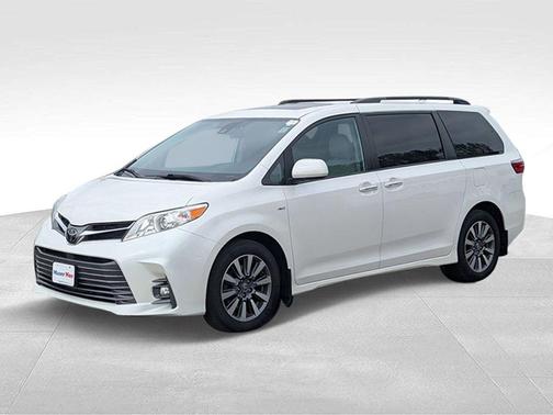 Blizzard Pearl 2020 Toyota Sienna XLE