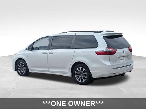 Blizzard Pearl 2020 Toyota Sienna XLE