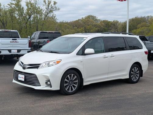 Blizzard Pearl 2020 Toyota Sienna XLE