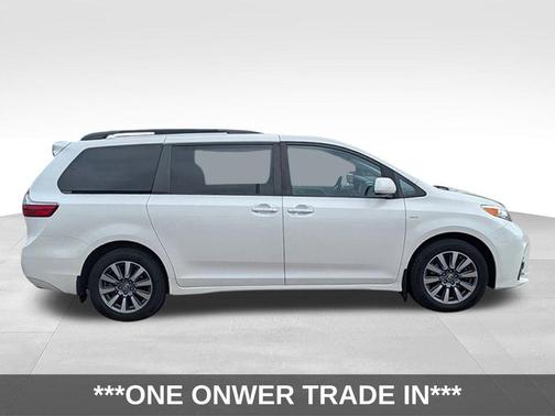 Blizzard Pearl 2020 Toyota Sienna XLE