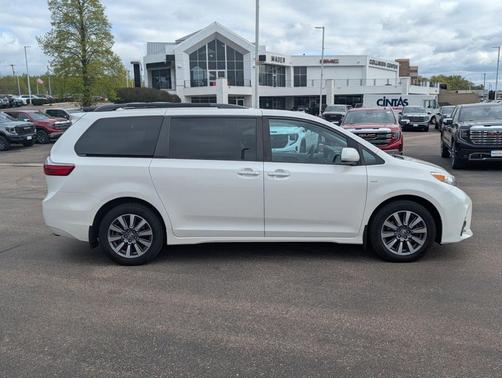 Blizzard Pearl 2020 Toyota Sienna XLE