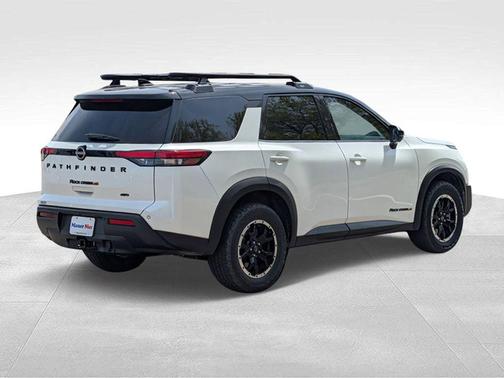 2 Tone White / Black Roof 2023 Nissan Pathfinder Rock Creek