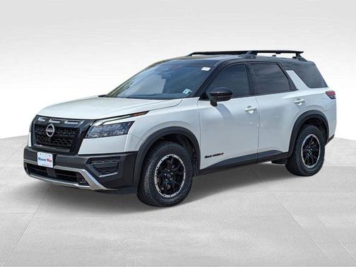 2 Tone White / Black Roof 2023 Nissan Pathfinder Rock Creek
