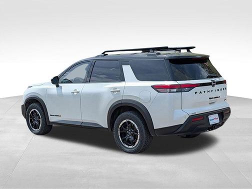 2 Tone White / Black Roof 2023 Nissan Pathfinder Rock Creek