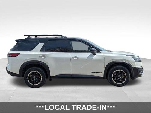 2 Tone White / Black Roof 2023 Nissan Pathfinder Rock Creek
