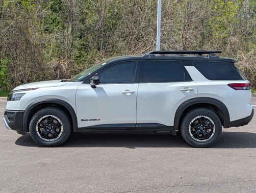 2 Tone White / Black Roof 2023 Nissan Pathfinder Rock Creek