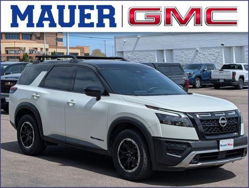 2 Tone White / Black Roof 2023 Nissan Pathfinder Rock Creek