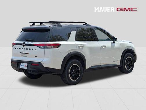 2 Tone White / Black Roof 2023 Nissan Pathfinder Rock Creek