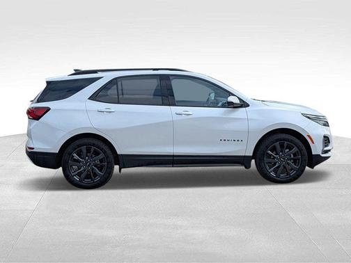 Iridescent Pearl Tricoat 2022 Chevrolet Equinox RS