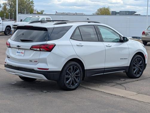 Iridescent Pearl Tricoat 2022 Chevrolet Equinox RS
